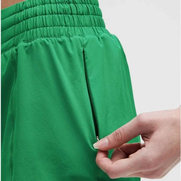 NWT Lululemon Hotty Hot W’s Sz 6 High-Rise Lined Short 4" in Raceway Green - Picture 5 of 7